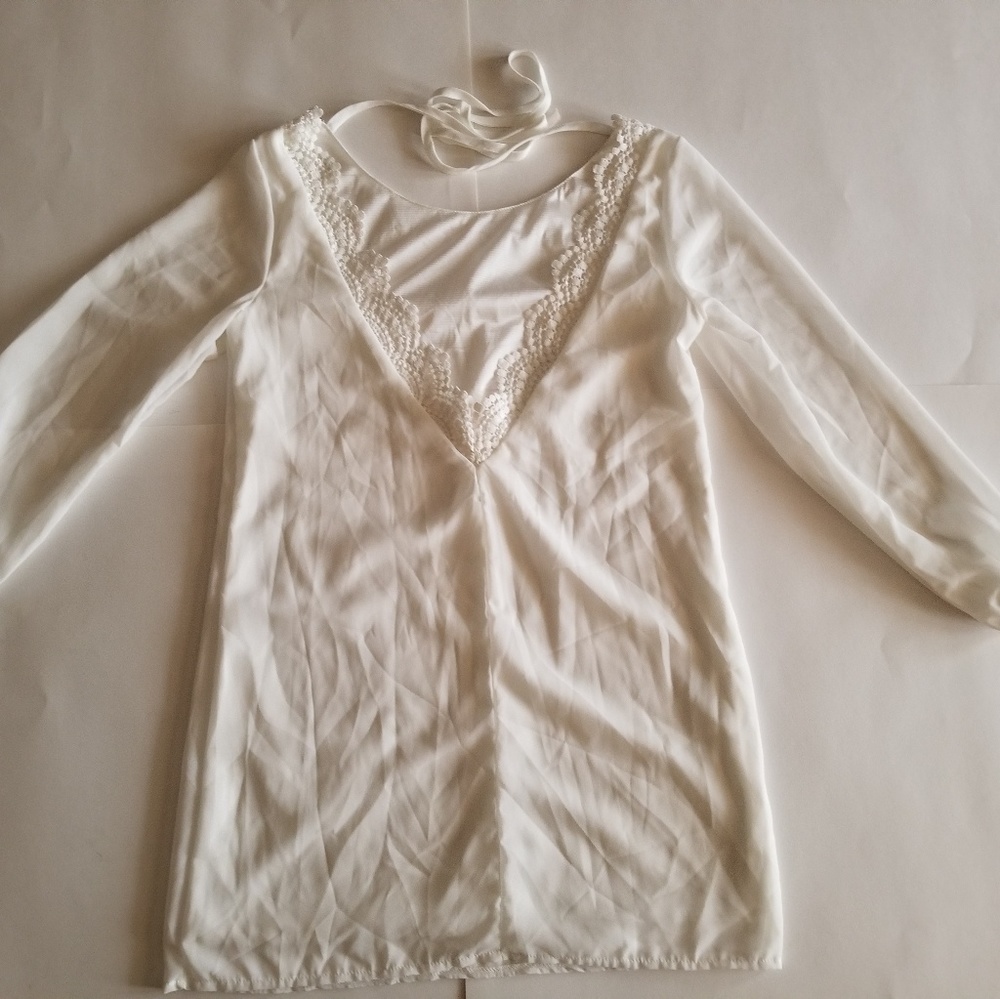 White Top V Neck Top Shirt Size Small